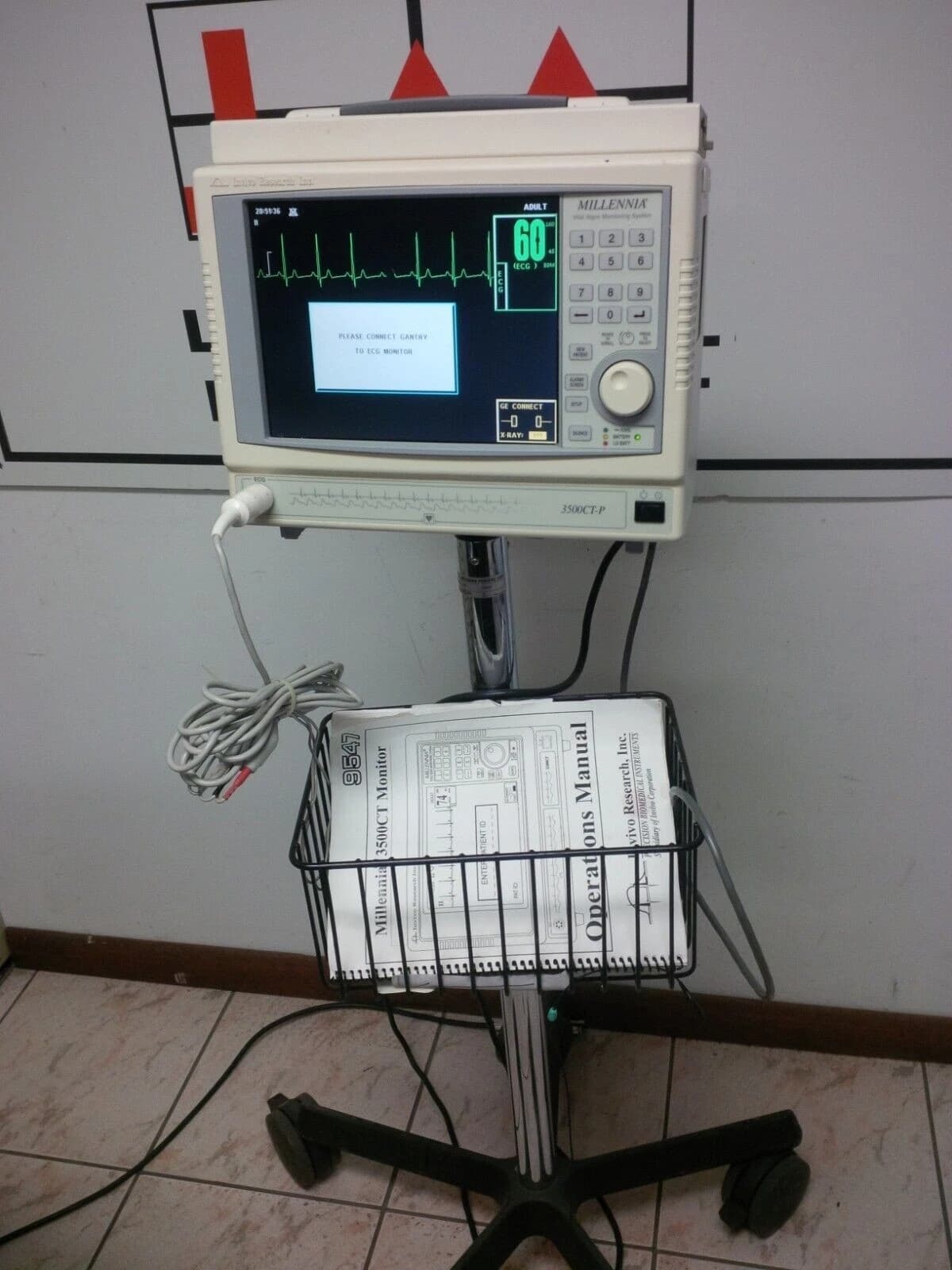 MILLENNIA 3500 CT-P Rolling stand, Invivo Millennia 3500 CT-P Patient monitor